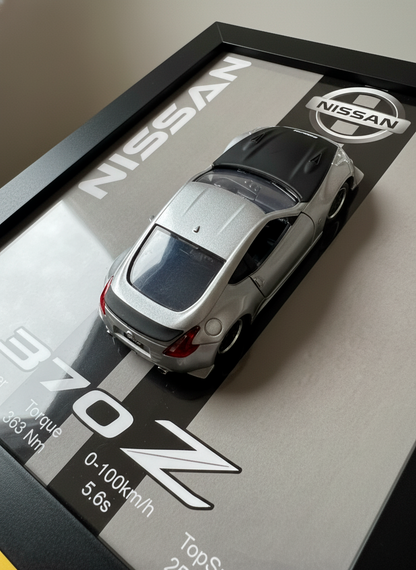 Cuadro con auto a escala Nissan 370z