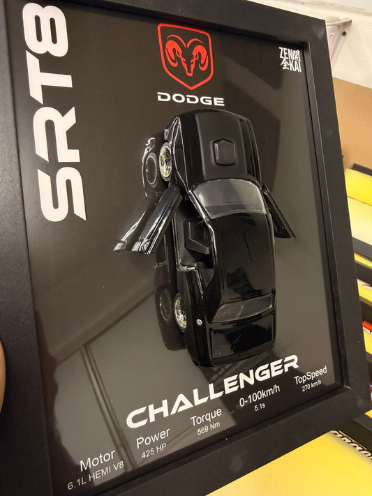 Cuadro con auto a escala Dodge Challenger SRT8