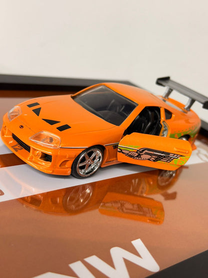 Cuadro con auto a escala Toyota Supra MK4